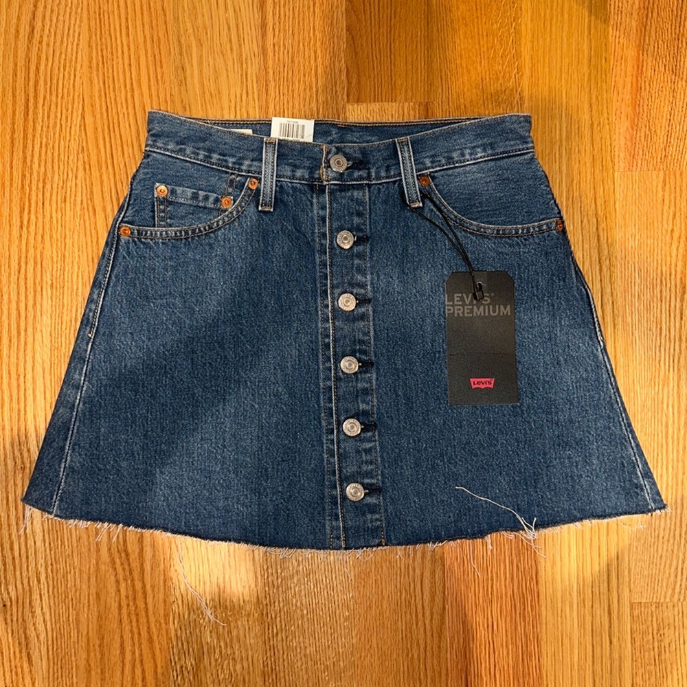 NWT Levi Button-Up Blue Jean Skirt - Size 26